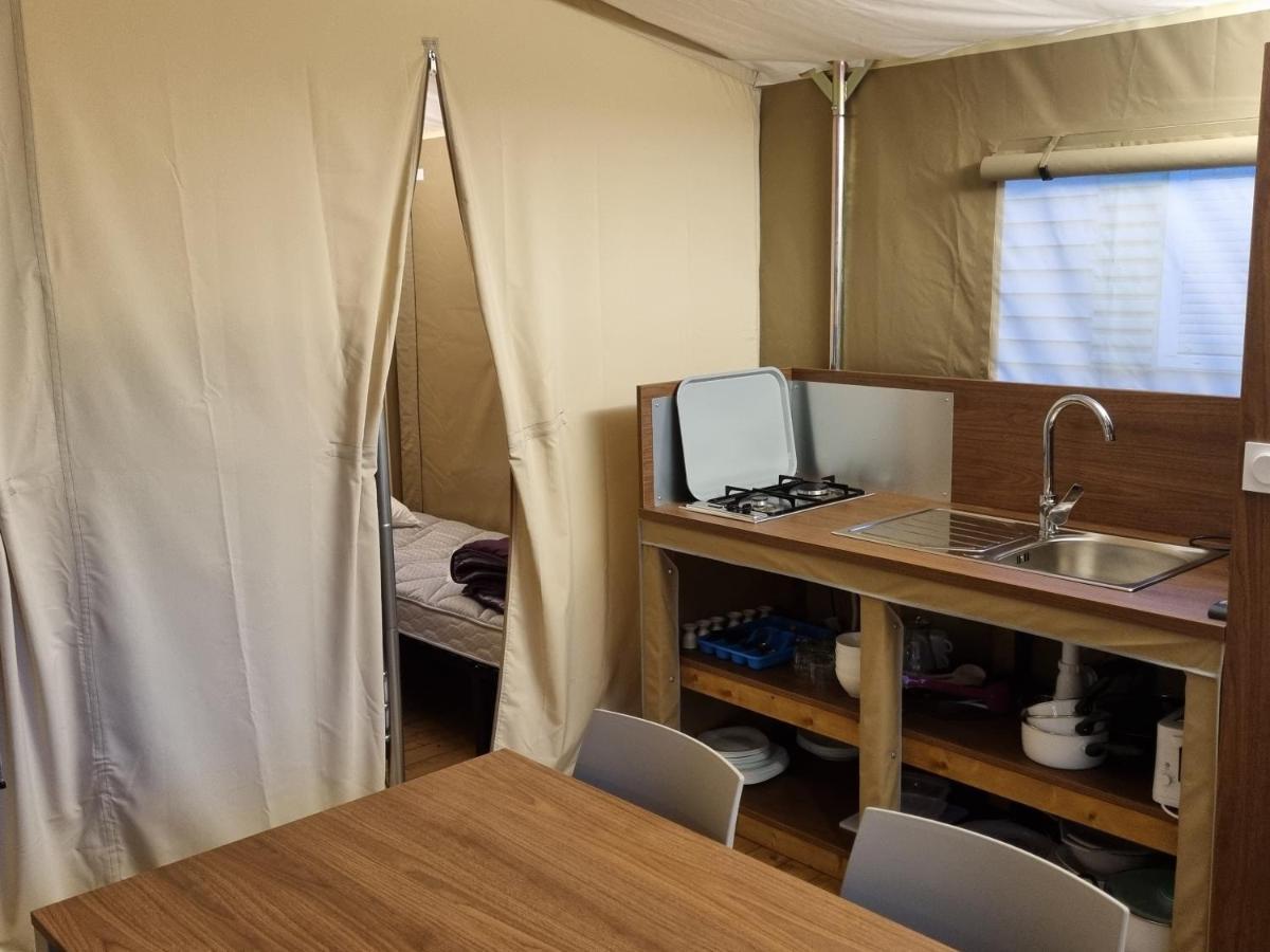 Camping Les Rives Du Lac Bois Morin Exterior foto